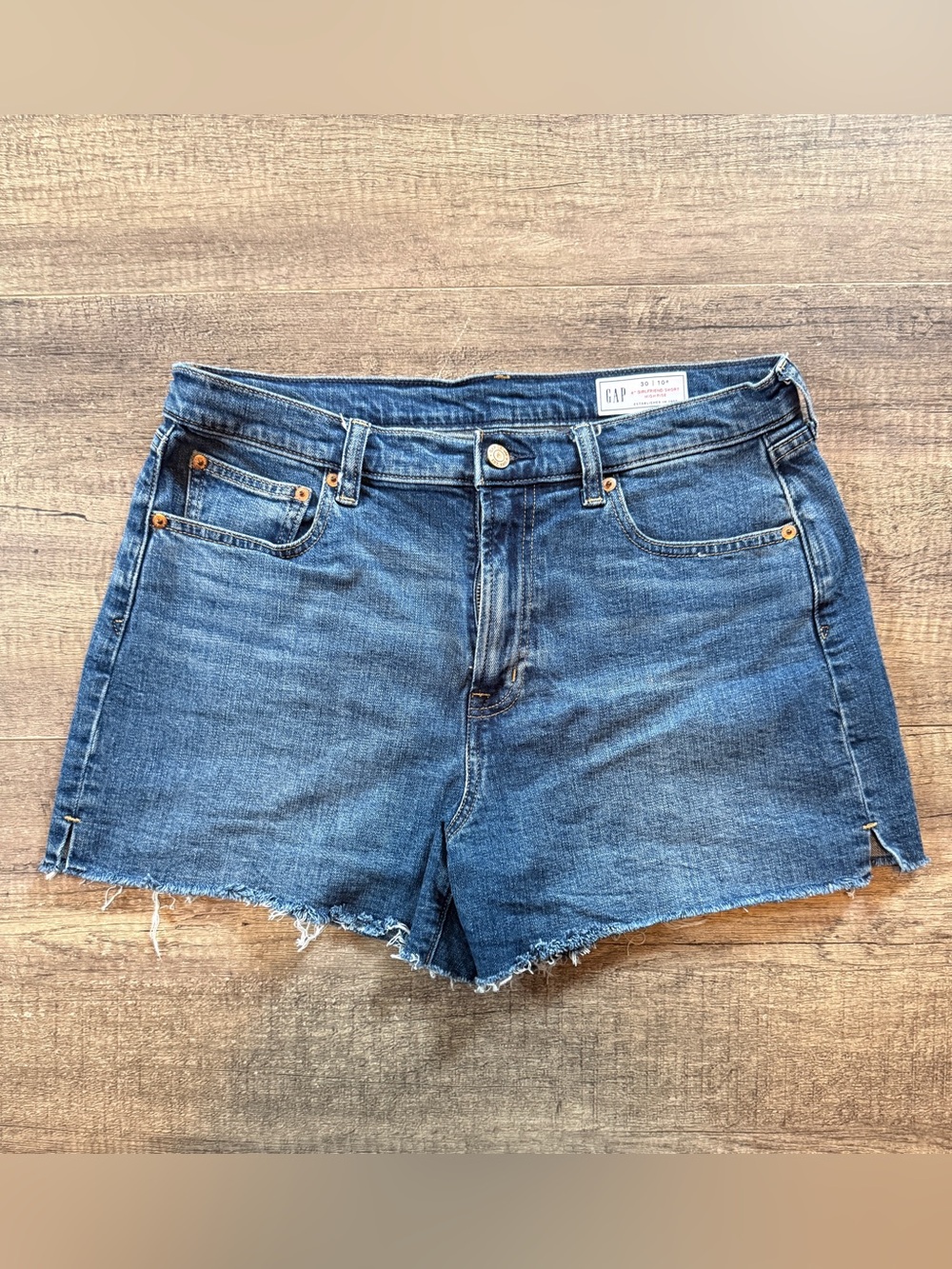 Gap High Rise Girlfriend Denim Shorts. 4" inseam, size 30. EUC.